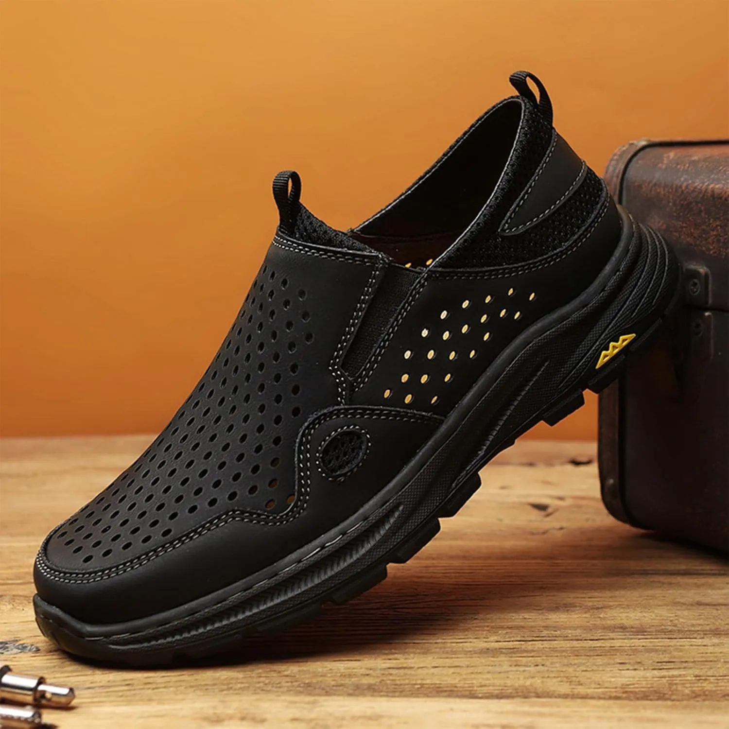 Crepuscute Men's Hollow-Out Leather Flat Sandals Breathable Comfortable Slip-On Sports Running Shoes Summer Outdoor Beach Sandals