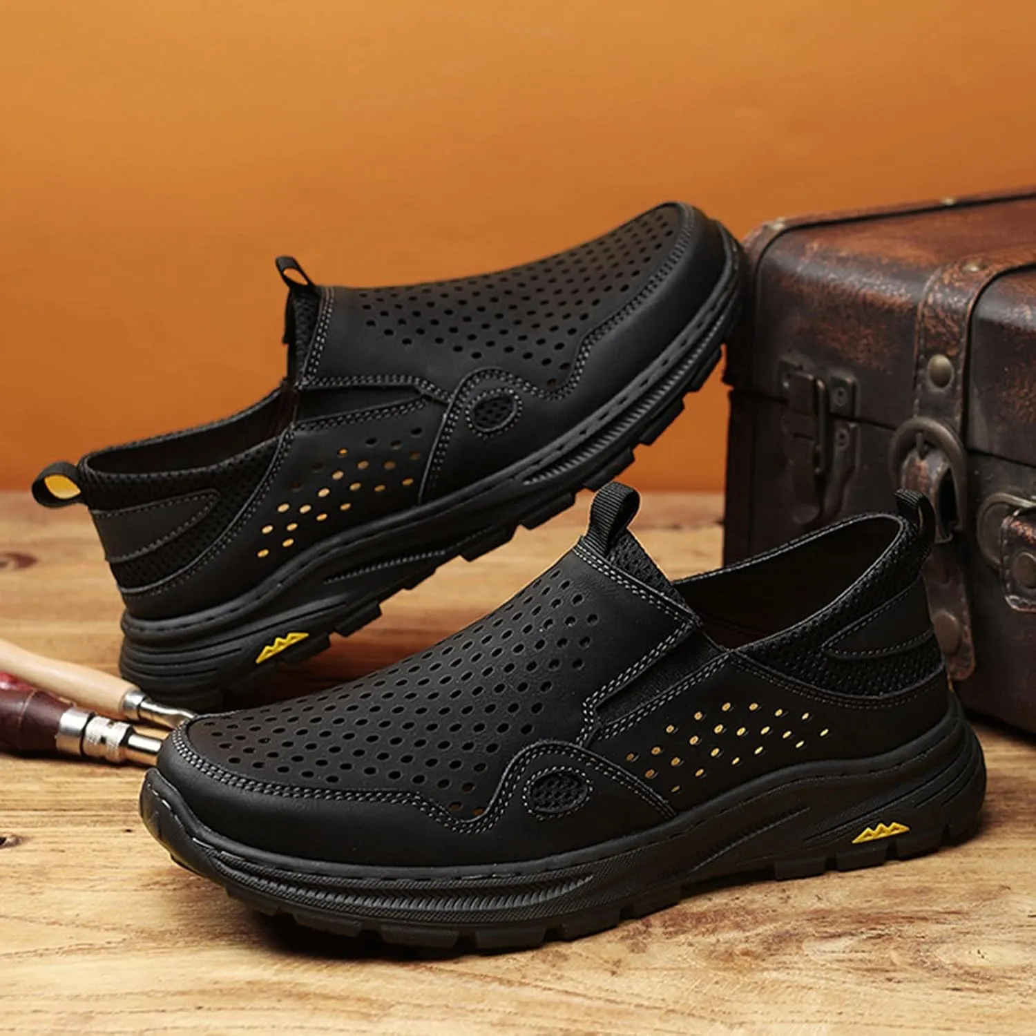 Crepuscute Men's Hollow-Out Leather Flat Sandals Breathable Comfortable Slip-On Sports Running Shoes Summer Outdoor Beach Sandals
