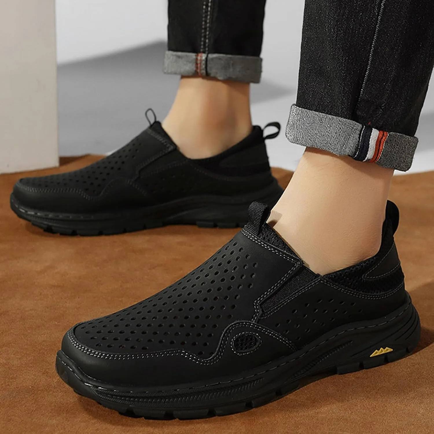 Crepuscute Men's Hollow-Out Leather Flat Sandals Breathable Comfortable Slip-On Sports Running Shoes Summer Outdoor Beach Sandals