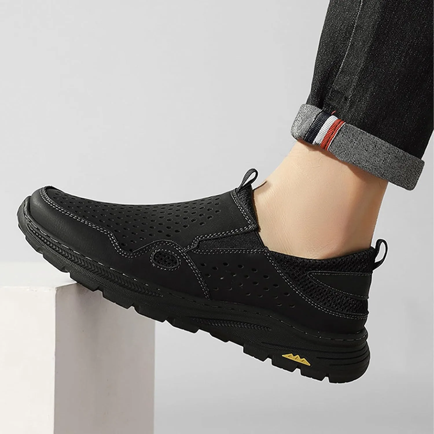 Crepuscute Men's Hollow-Out Leather Flat Sandals Breathable Comfortable Slip-On Sports Running Shoes Summer Outdoor Beach Sandals