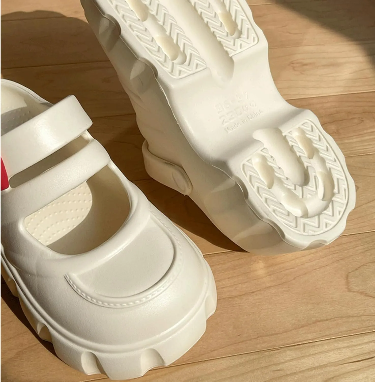 Cute Heart Thick Sole Slippers Women Mary Jane Clogs with Hole EVA Y2K Platform Height Increase Indoor Shower Sandals Outdoor Travel Beach Sandals