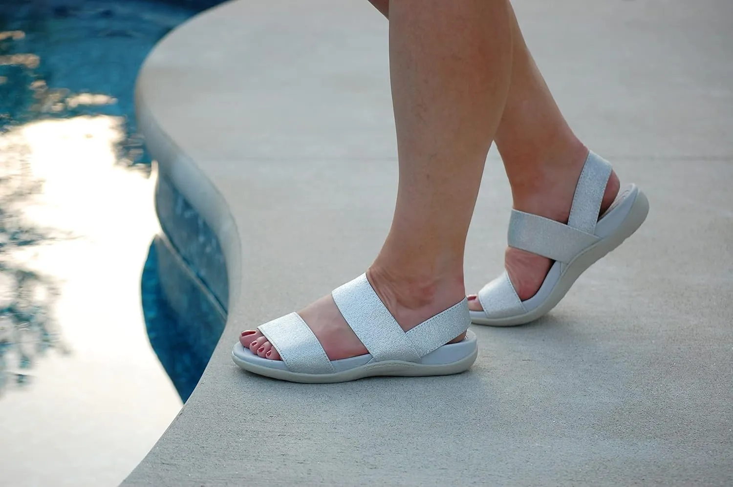 Dearfoams Women's Original Comfort Sloane Backstrap Casual Open Toe Sandal