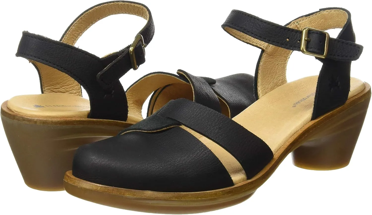 El Naturalista Women's Closed Toe Sandals