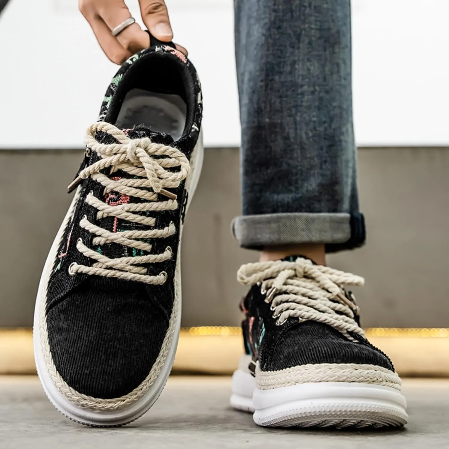 Men's Canvas Sneakers with Contrast Stitching & Adjustable Lace-Up - Side Zipper Closure & Breathable Mesh Lining for Urban Exploration