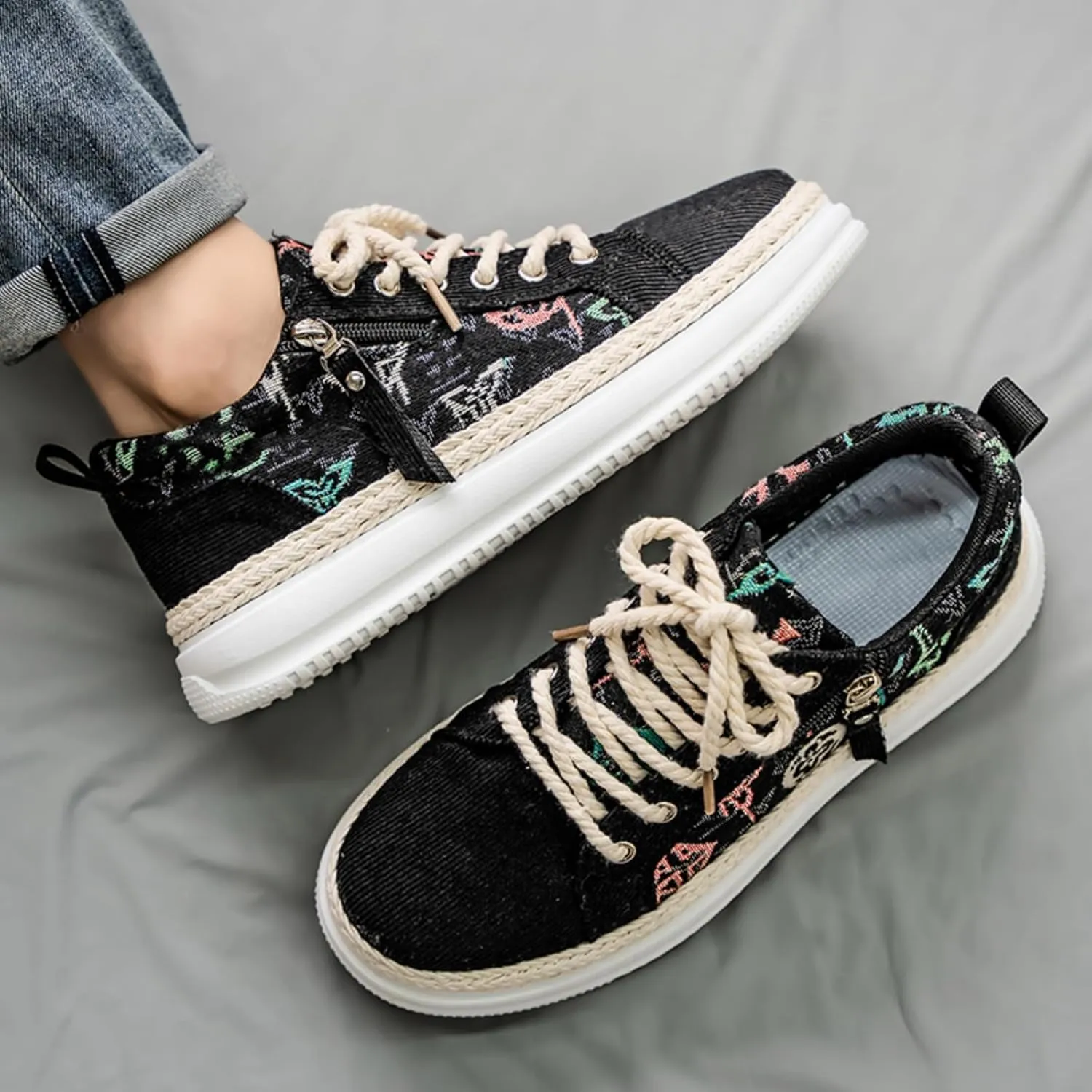 Men's Canvas Sneakers with Contrast Stitching & Adjustable Lace-Up - Side Zipper Closure & Breathable Mesh Lining for Urban Exploration