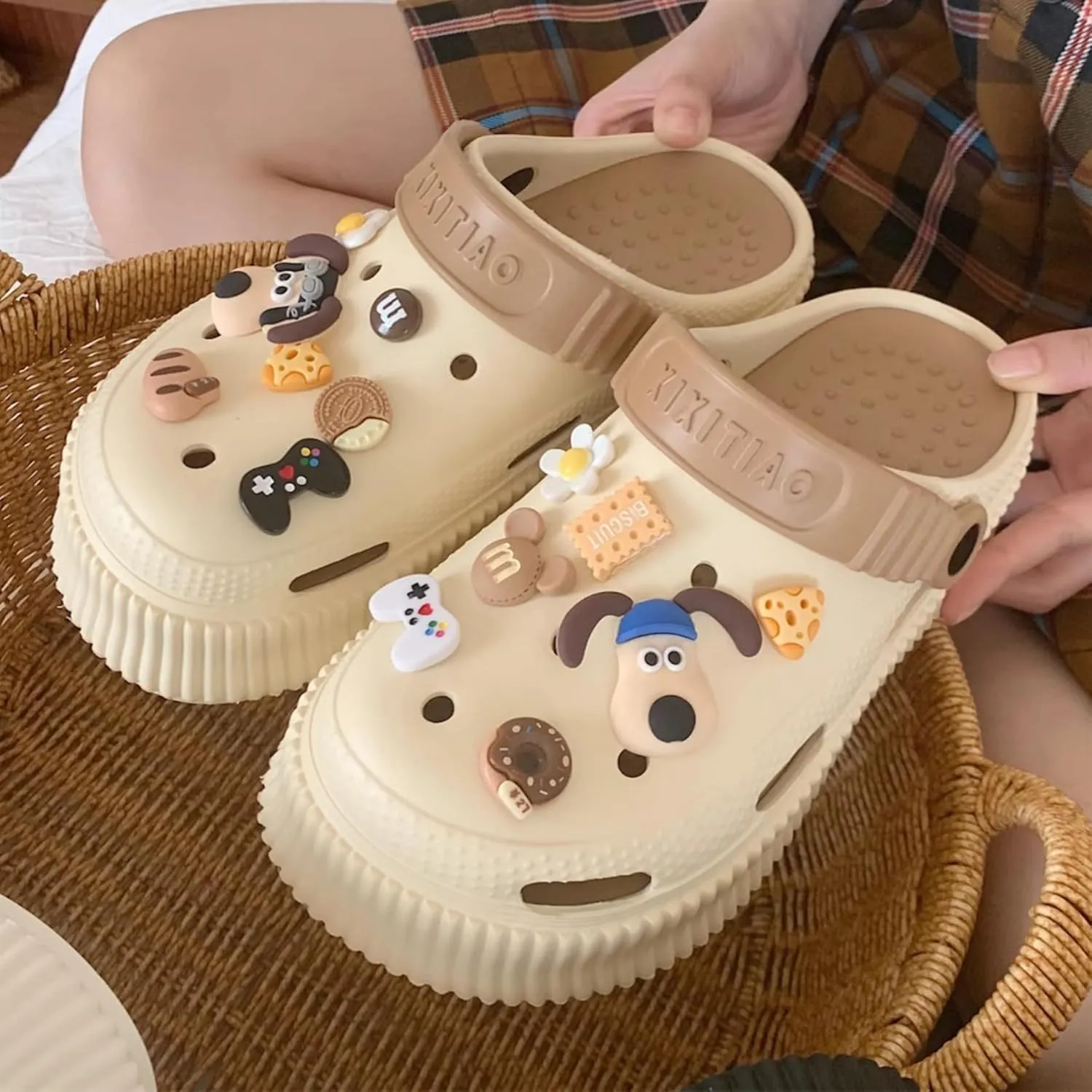 Women's Water Clogs Cartoon Dog Summer Garden Slippers, Outdoor Platform Hole Shoes Beach Sandals